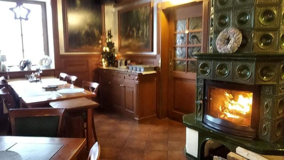 Mala Svata Hora - Penzion & Restaurace Mníšek pod Brdy Eksteriør billede