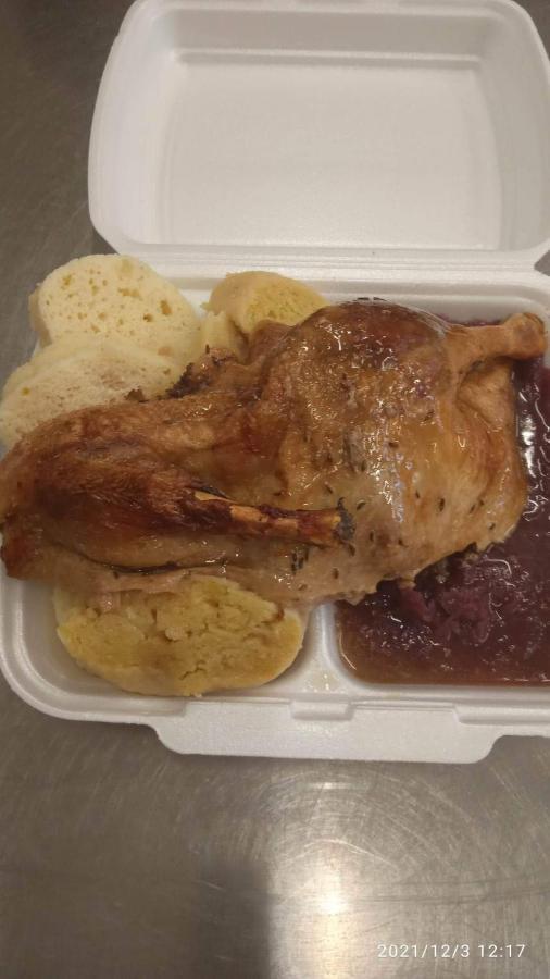 Mala Svata Hora - Penzion & Restaurace Mníšek pod Brdy Eksteriør billede