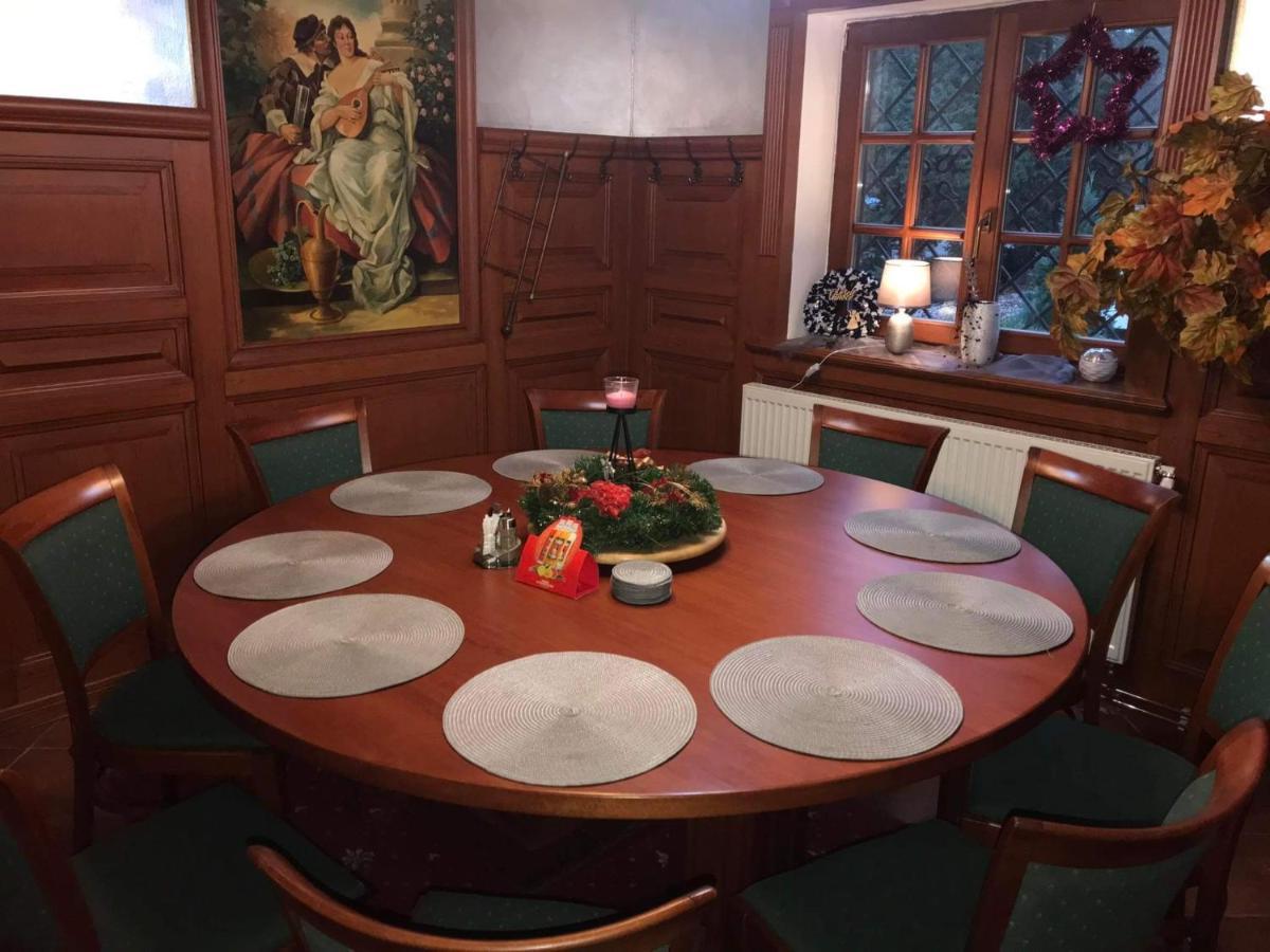 Mala Svata Hora - Penzion & Restaurace Mníšek pod Brdy Eksteriør billede