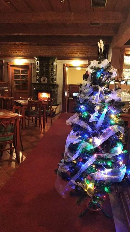 Mala Svata Hora - Penzion & Restaurace Mníšek pod Brdy Eksteriør billede