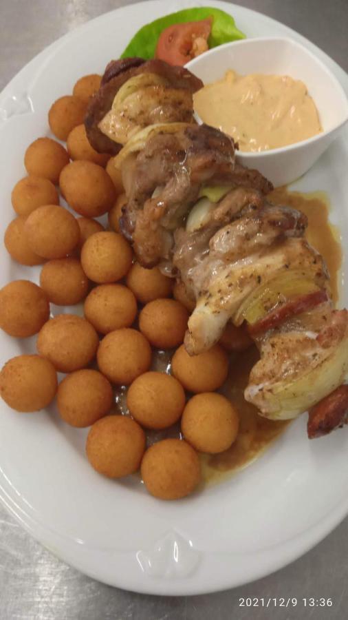 Mala Svata Hora - Penzion & Restaurace Mníšek pod Brdy Eksteriør billede