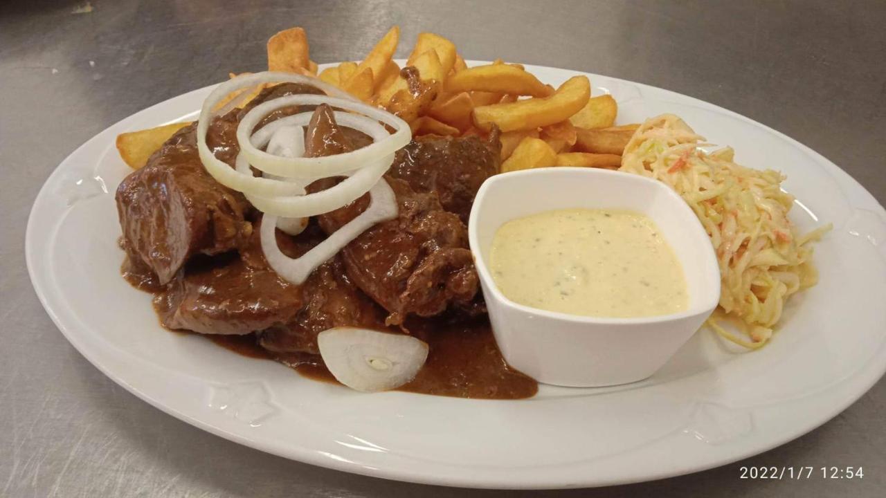 Mala Svata Hora - Penzion & Restaurace Mníšek pod Brdy Eksteriør billede