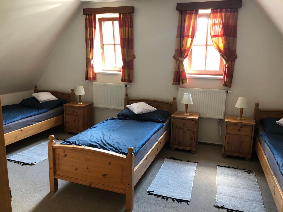 Mala Svata Hora - Penzion & Restaurace Mníšek pod Brdy Eksteriør billede