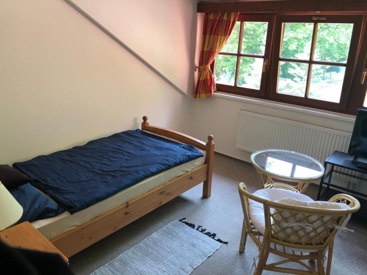 Mala Svata Hora - Penzion & Restaurace Mníšek pod Brdy Eksteriør billede